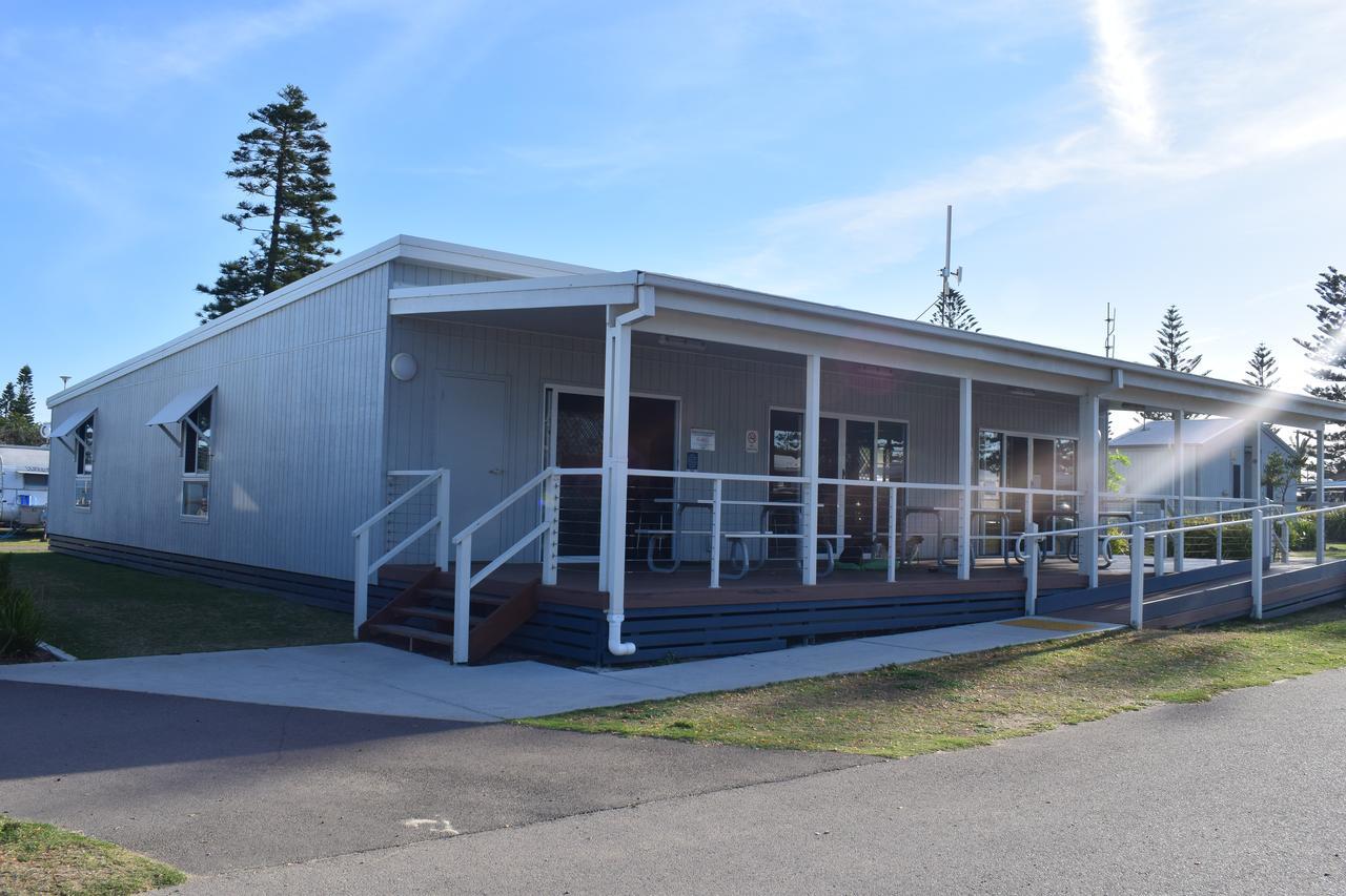 Nrma Stockton Beach Holiday Park Hotel Exterior foto